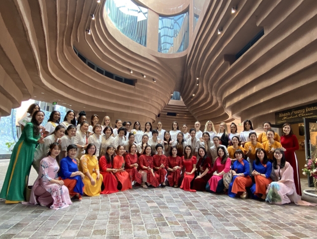 Khám phá Làng cổ Bát Tràng cùng Hoa hậu Du lịch Thế giới 2022